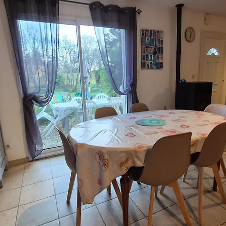 Hébergement de vacances La Maison Périgourdine à *